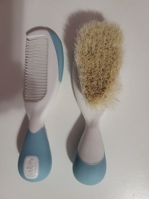 Set perie si pieptan pentru bebe Chicco