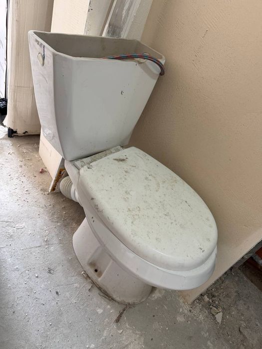 Продается туалет унитаз