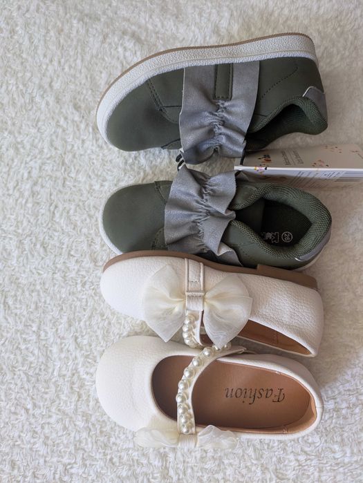 Лот за момиче - два чифта нови обувчици и софтшел якенце