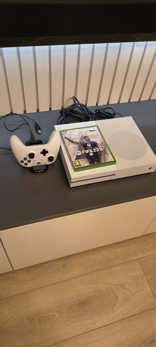 Xbox One S + 1 controller