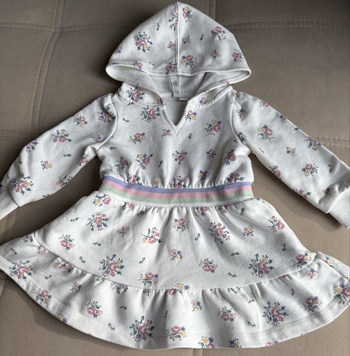 Продаются 5 теплые кофточки для девочки 1 год