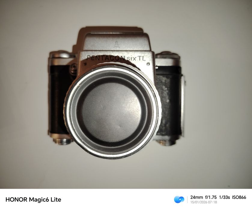Vând aparat foto PENTACON six TL