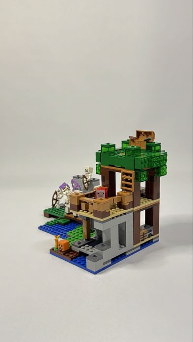 LEGO Minecraft 21146 Atacul scheletelor The Skeleton Attack 100% Complet 457piese