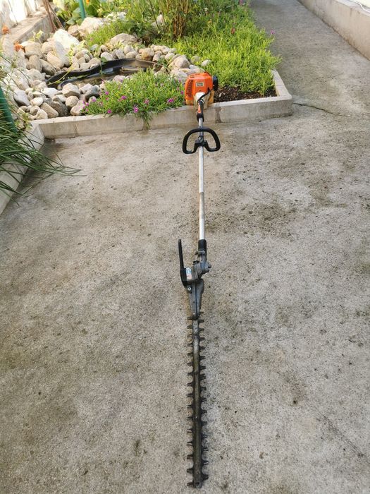 Продавам телескопичен бензинов храсторез STIHL HL 75