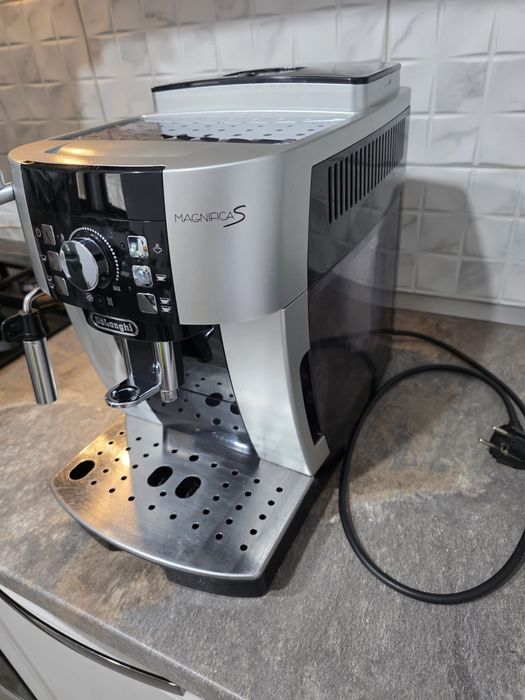 Vand aparat de cafea DeLonghi Magnifica S Ecam