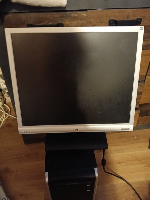 Unitate PC asus+monitor Benq+căști gaming Salar+2 tastaturi +mouse