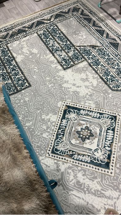 Продам ковёр, размер 250х400, Турция, плотный