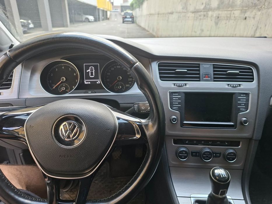 Vând Volkswagen Golf 7, 1.4 benzină , 2017, 168576 km.
Alte detalii la telefon: 0728613151