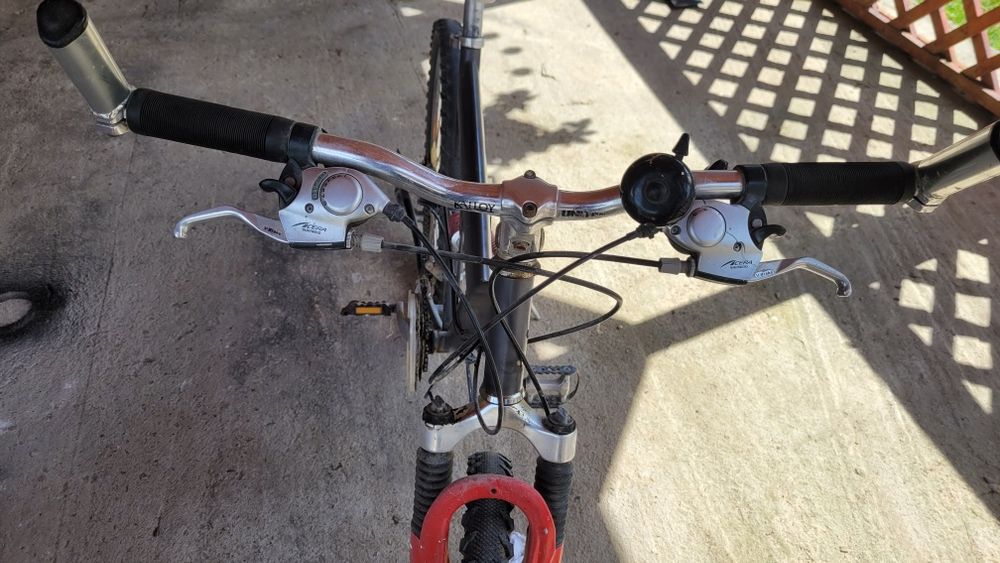 Vind bicicleta cu roti pe 26