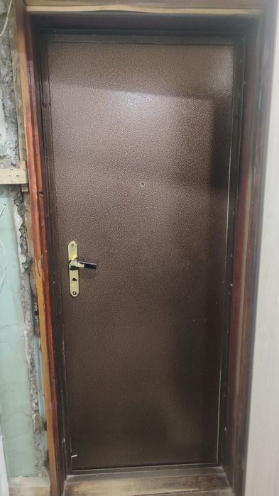 Продам входную дверь