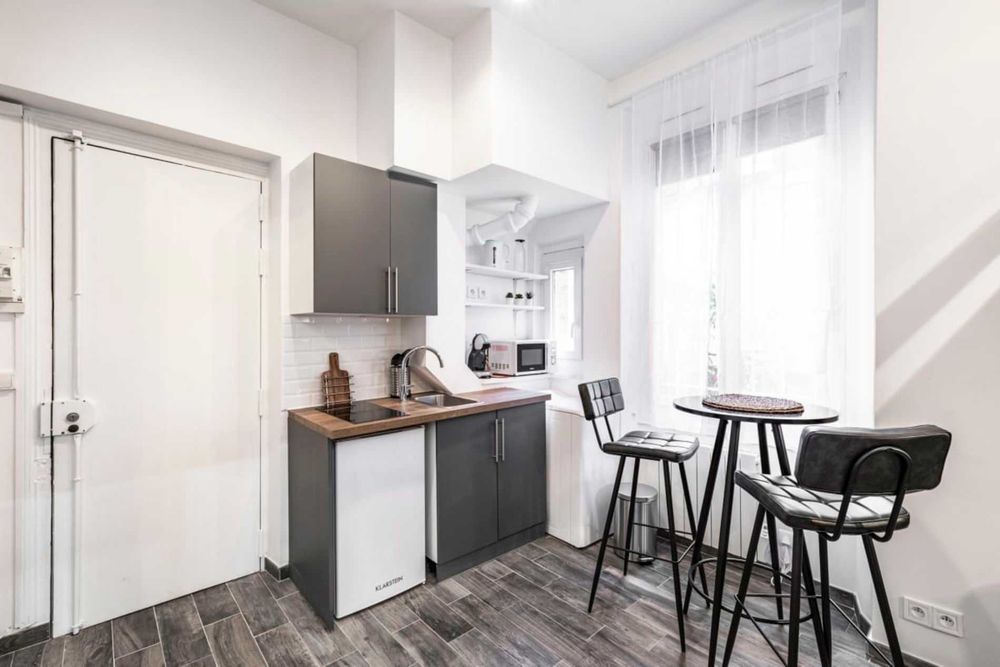 Дава се под наем Едностаен апартамент в Пловдив, Център - 26 кв.м за 112.2 € - Снимка #3