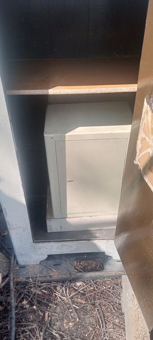 Продам два железных сейфв