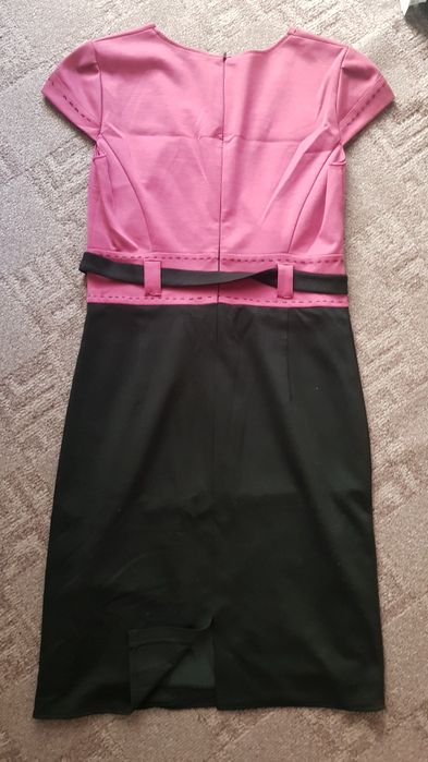 Rochie de zi material tricotat marimea 44 negru cu roz inchis
