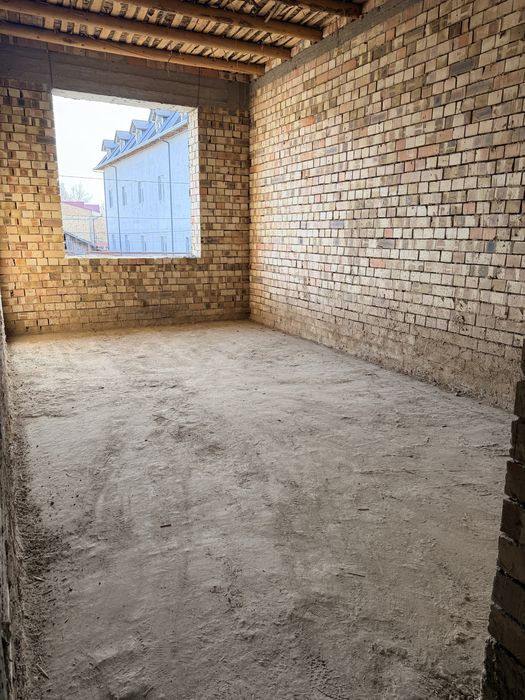 ПРОДАЁТСЯ КОТТЕДЖ — есть потенциал для создания уютного дома.