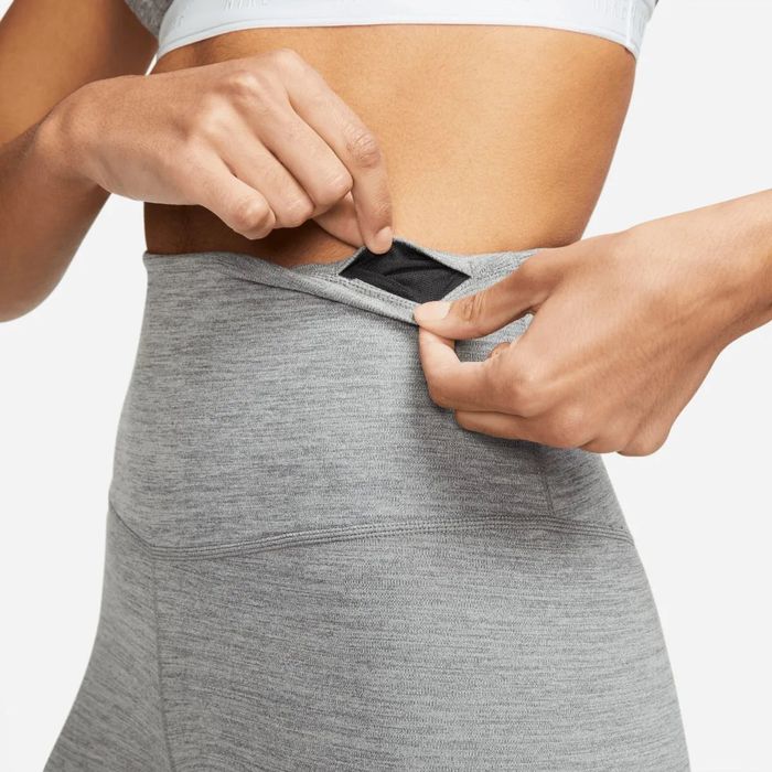 Nike Dri-fit спортен сет клин с висока талия и блуза - 25€