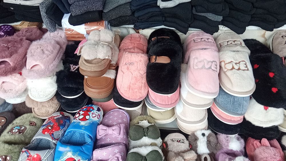 Xoxlagan turdagi jeniski detiski oyoq kiyimlar damashni tapichkar bor