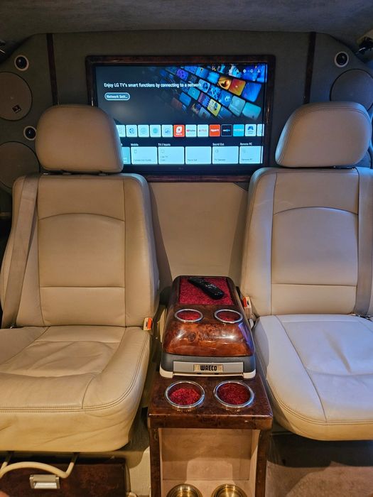 Inchiriez Limuzina Viano Vip