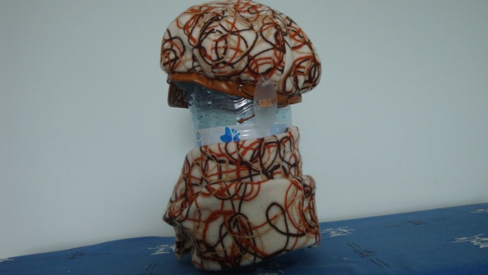 Берет с шарфом из шерсти