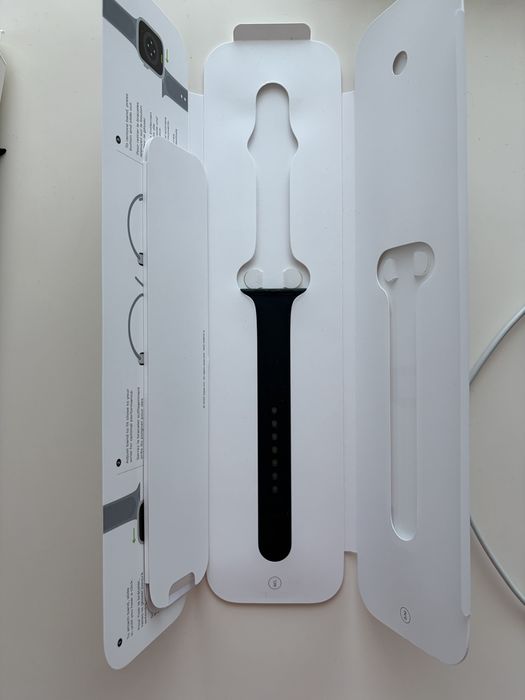Apple Watch SE 44mm + 2 допълнителни каишки