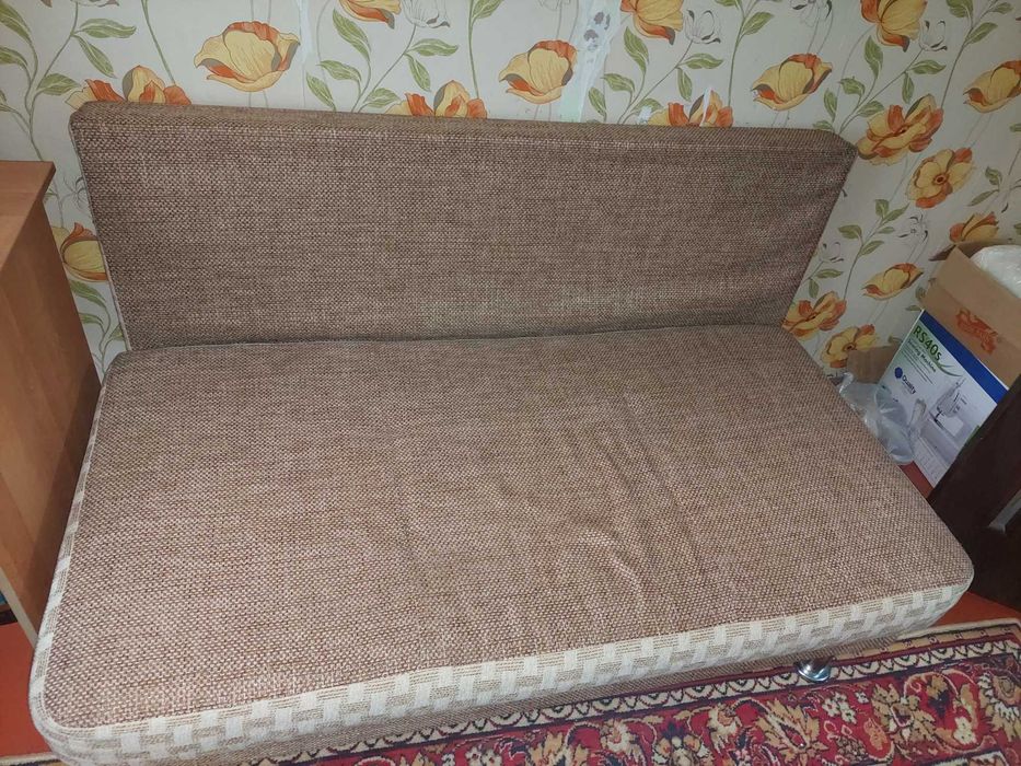 Продам диван в хорошем состоянии