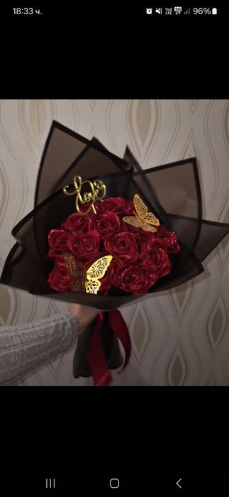 Блестящ букет от 15бр сатенени рози