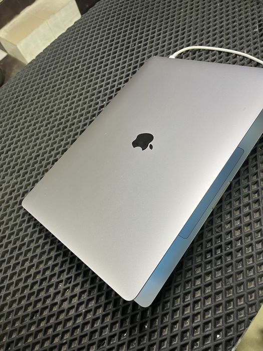 Macbook pro 16 2019 i7/32гб/512