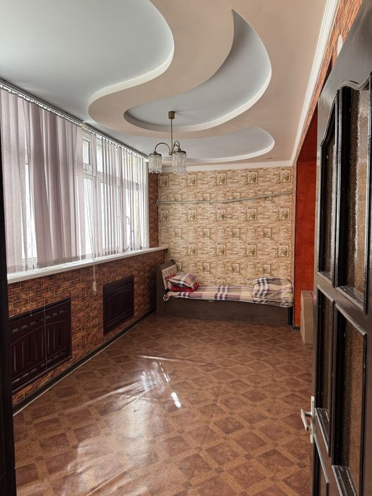 СРОЧНО ПРОДАЕТСЯ Банковский 3 ком кв на ХУВАЙДО мБЕРУНИЙ 1 этаж 115кв