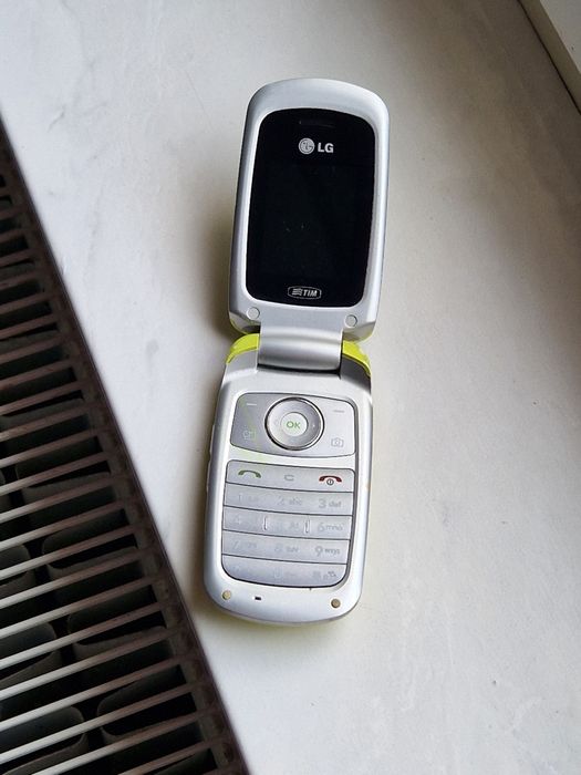 Telefon lg cu clapeta perfect funcțional