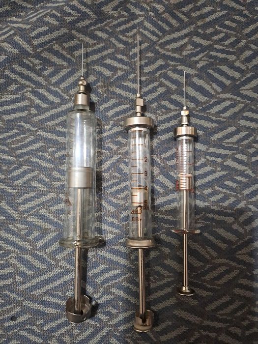 Новые стеклянные шприцы