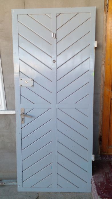 Eshik srochna sotiladi