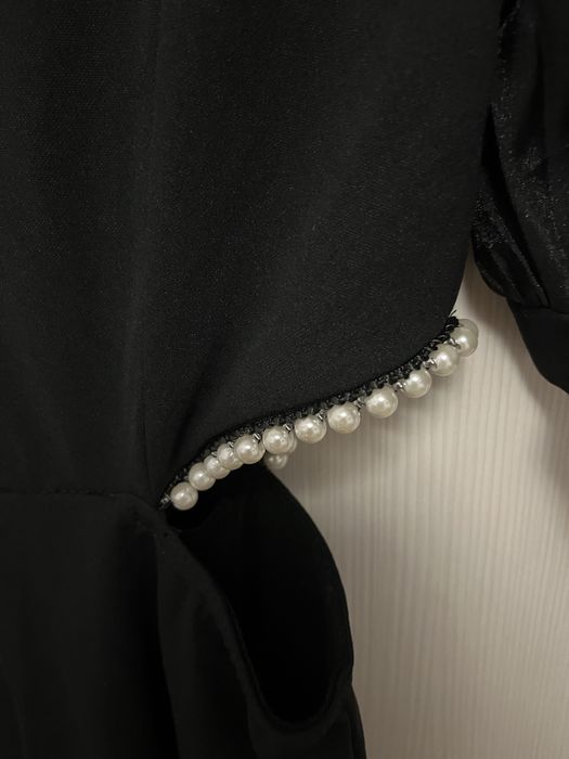 Дамска черна рокля с перли
