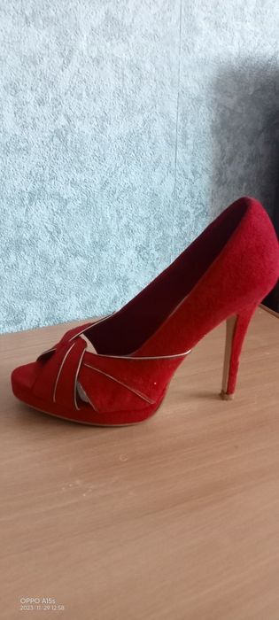 Продам туфли новые