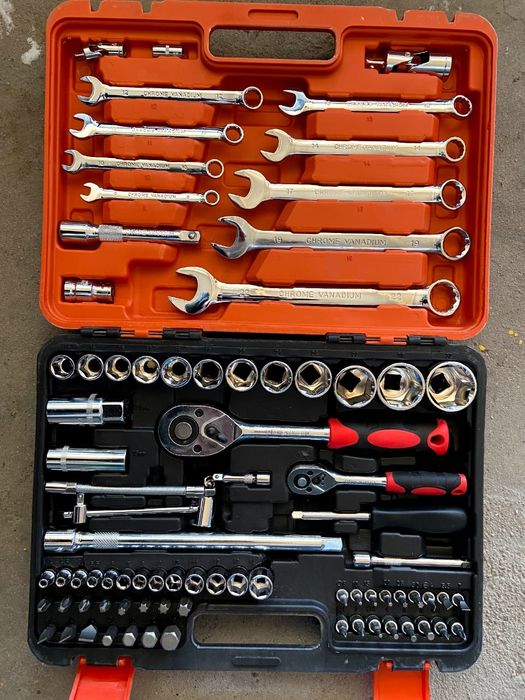 Продам комплект ключей