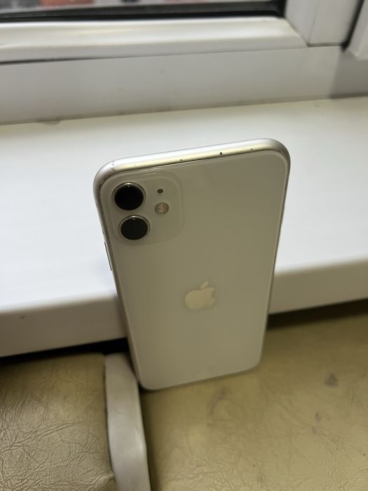 iPhone 11  white