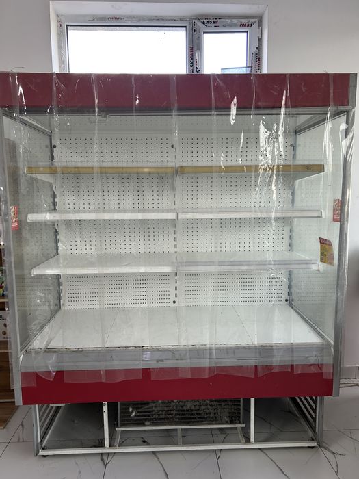 Продается витринный холодильник