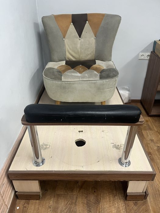 педикюрное кресло с подставкой