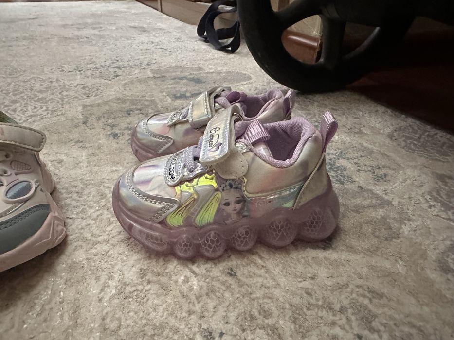 Отдам даром детскую обувь