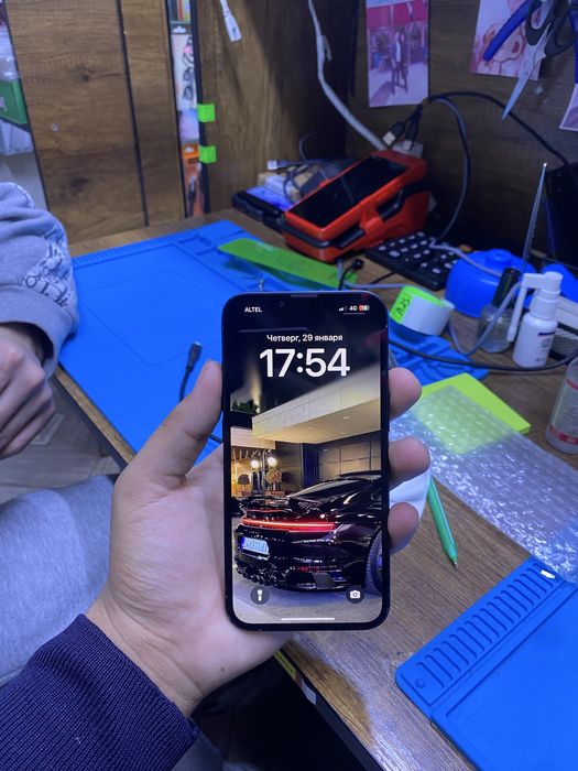 Телефон iPhone 13