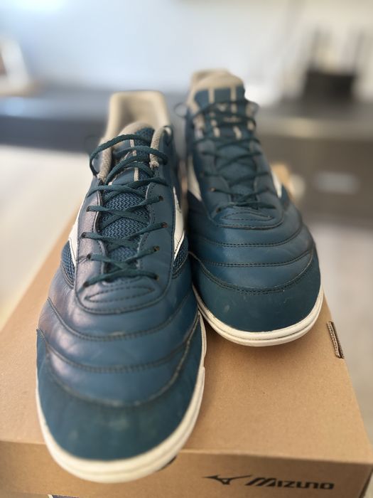 Футболни пбувки Mizuno.