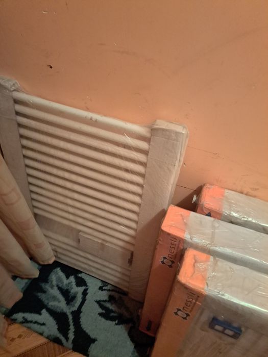 Vând 4 calorifefe made în românia noi nouțe