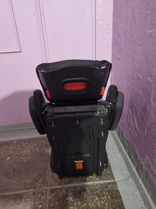 Прочное детское автокресло