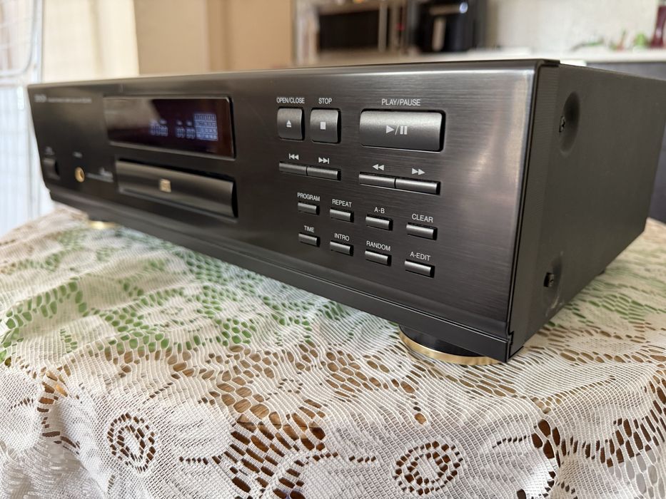 Denon DCD-425 CD player