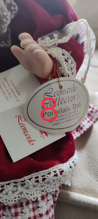 Порцеланова кукла Доли