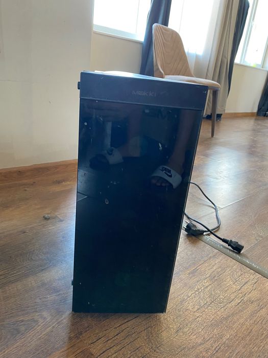 Настолен Компютър; Не е преинсталиран