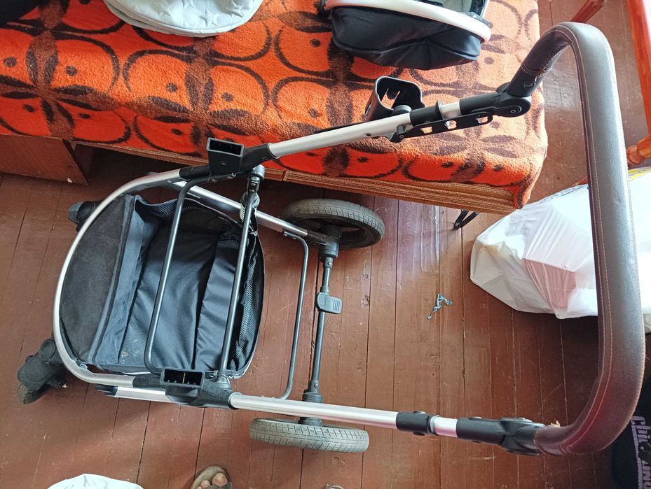 Продавам бебешки колички