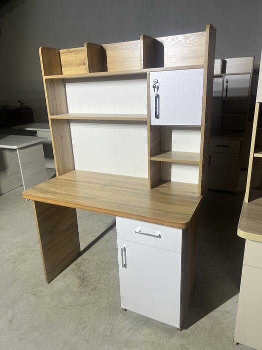 Stol Parta Pismenniy