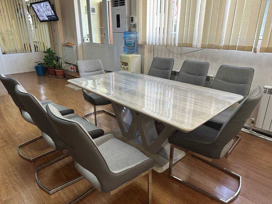 стол для переговоров