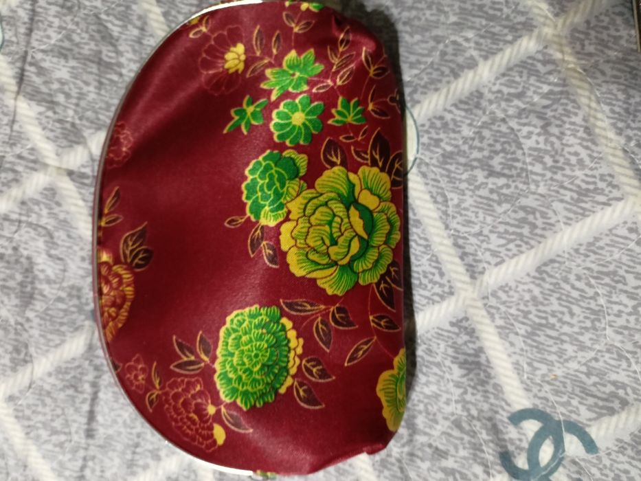 Косметички , кошелёк , и пинал