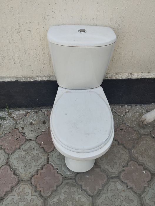 Унитаз с бачком продам 10000