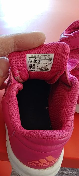 Vând încălțăminte Adidas